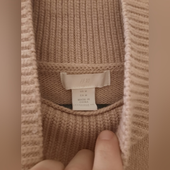 H&M Cream Turtleneck Sweater sz. M - Picture 3 of 8